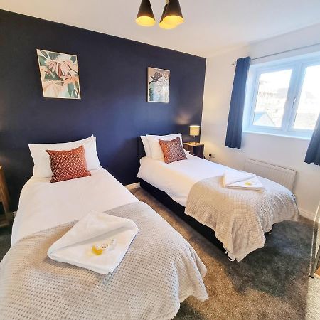 Stylish 3 Bedrooms & 2 Bathrooms House, Free Parking On Premises! Cambridge  Luaran gambar