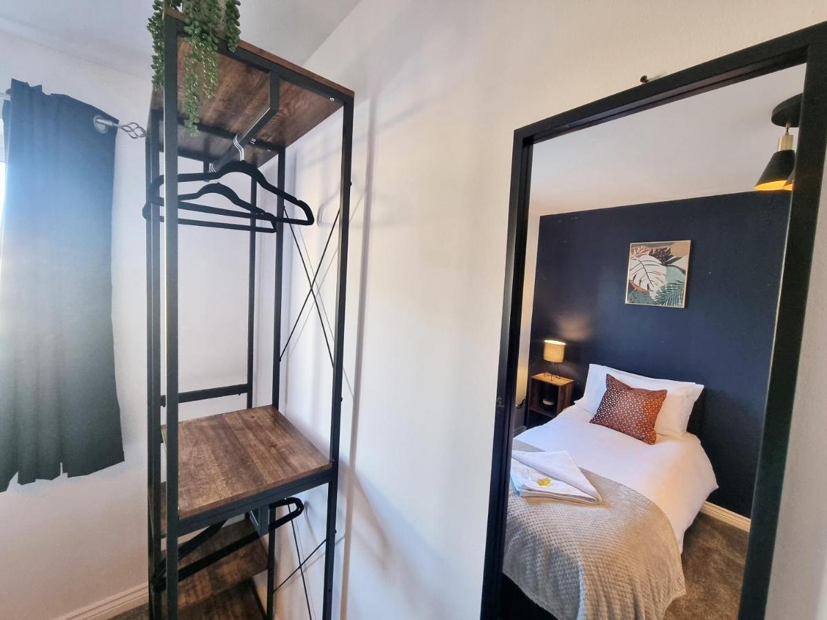 Stylish 3 Bedrooms & 2 Bathrooms House, Free Parking On Premises! Cambridge  Luaran gambar