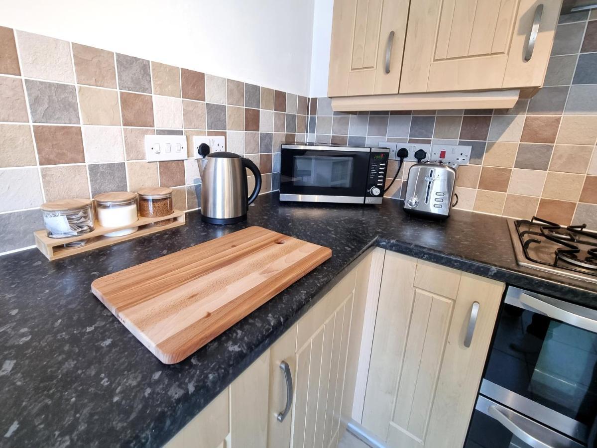 Stylish 3 Bedrooms & 2 Bathrooms House, Free Parking On Premises! Cambridge  Luaran gambar