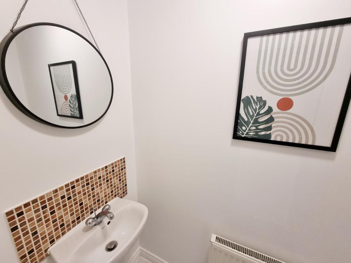 Stylish 3 Bedrooms & 2 Bathrooms House, Free Parking On Premises! Cambridge  Luaran gambar